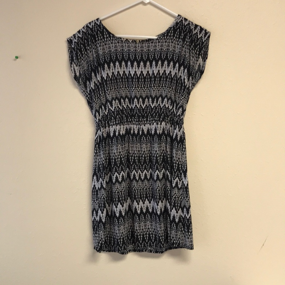 Large black and white dress💛